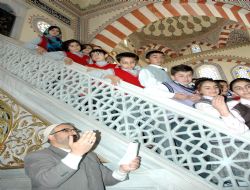 ‘Din Görevlisi etrafına ışık saçmalı'